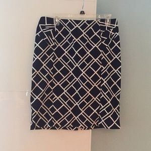 NY&Co size 10 navy patterned pencil skirt